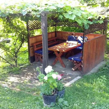 Apartman Hajra شقة