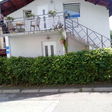 Apartman Hajra شقة
